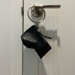 Osoi Banglering Black Wristlet